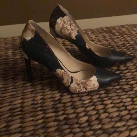 Pumps - Picture 2 of 3
